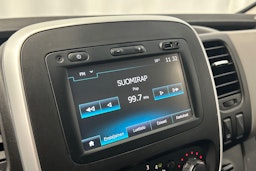 valkoinen Renault Trafic 2018 kuva 20.