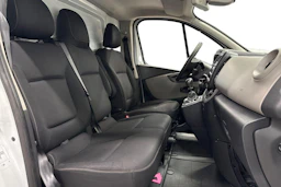 valkoinen Renault Trafic 2018 kuva 11.