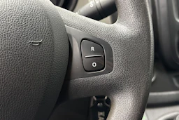valkoinen Renault Trafic 2018 kuva 18.