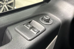valkoinen Renault Trafic 2018 kuva 20.