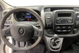 Valkoinen Renault Trafic 2018 kuva 9.