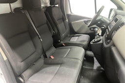 Valkoinen Renault Trafic 2018 kuva 11.