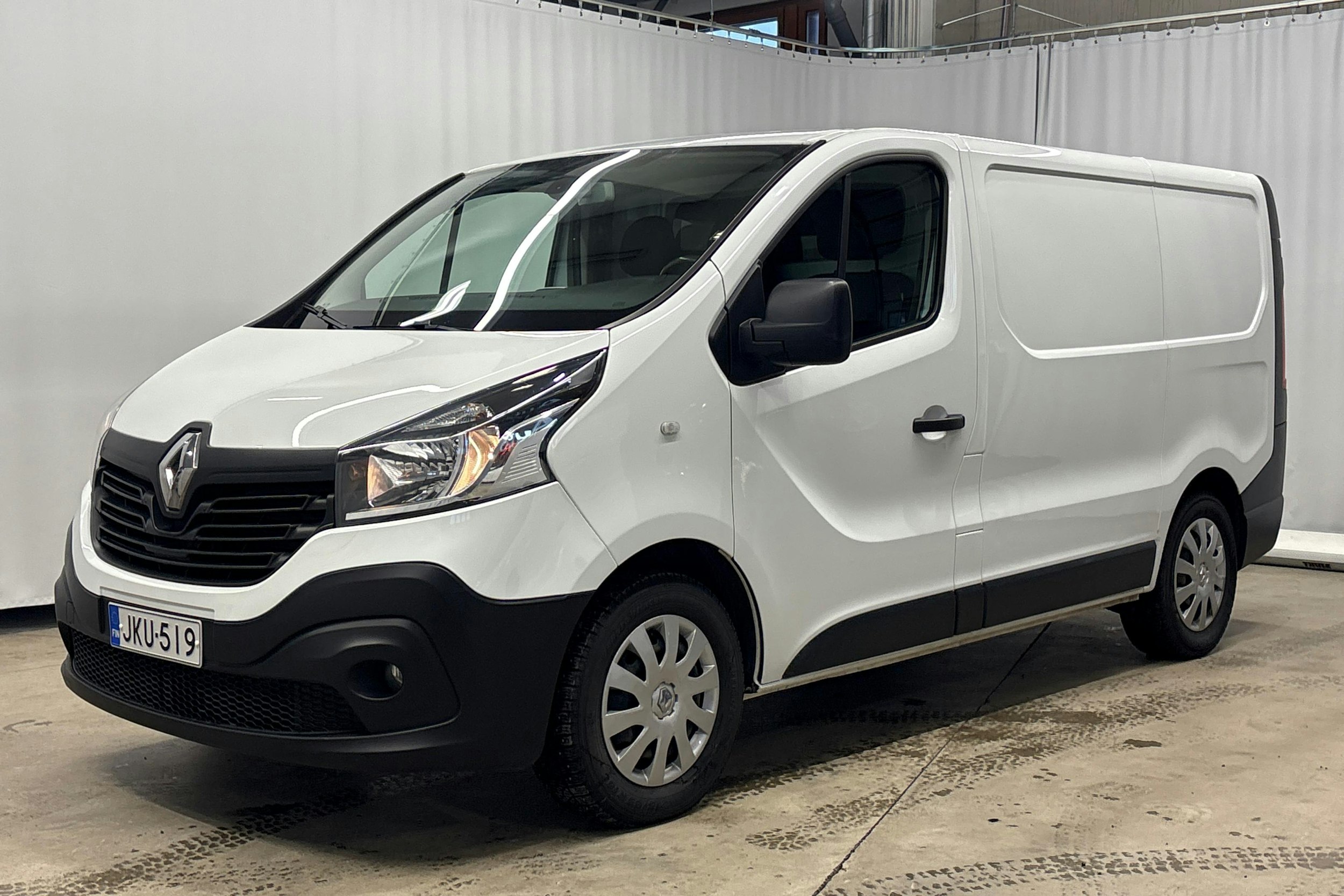 valkoinen Renault Trafic 2018 kuva 8.