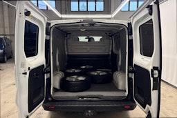 valkoinen Renault Trafic 2018 kuva 11.