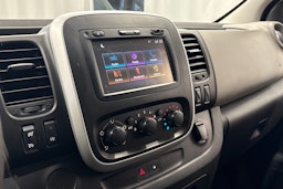 valkoinen Renault Trafic 2018 kuva 16.