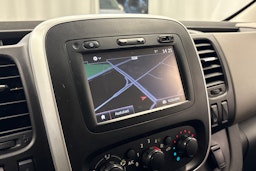 valkoinen Renault Trafic 2018 kuva 17.