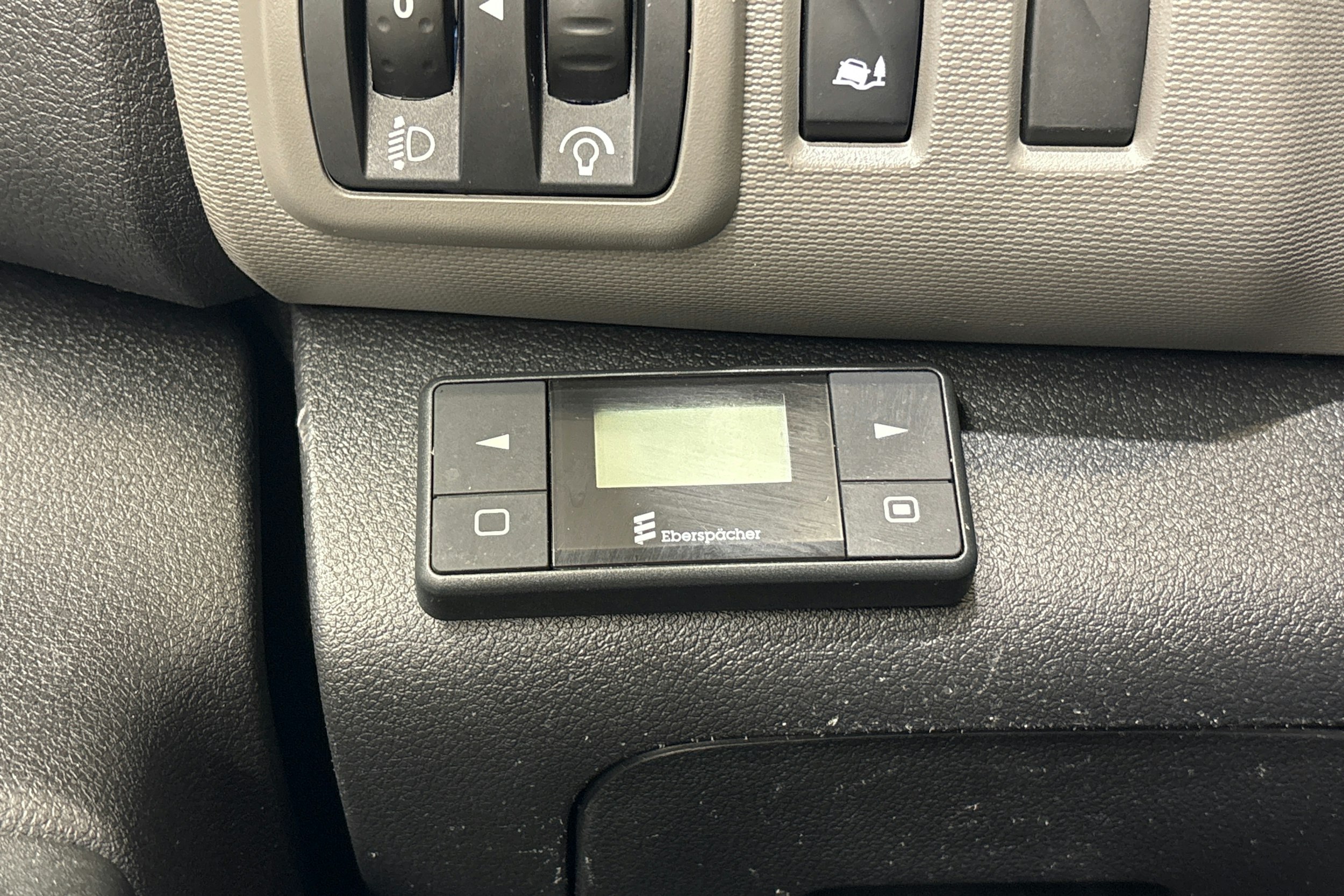 valkoinen Renault Trafic 2018 kuva 20.