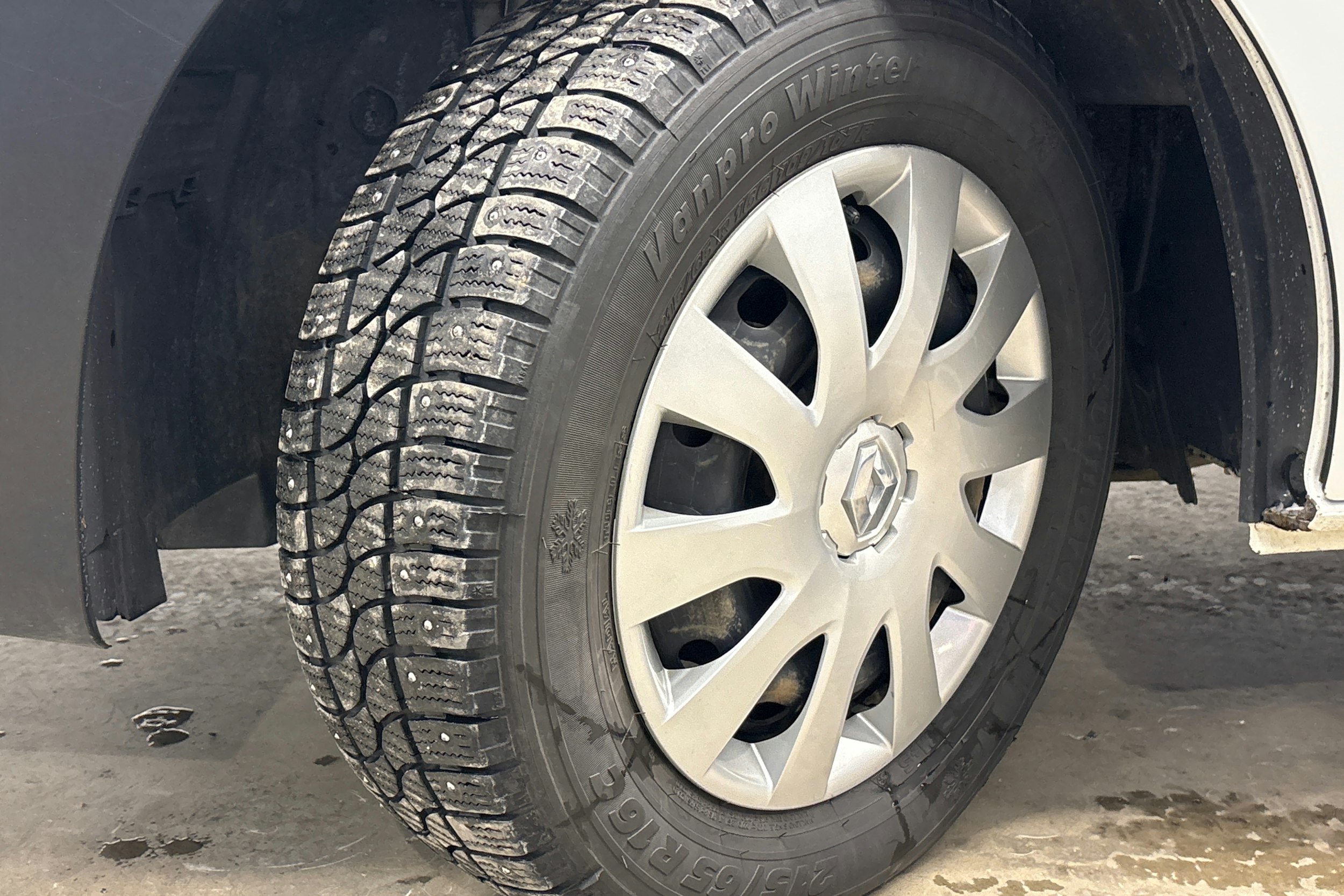 valkoinen Renault Trafic 2018 kuva 21.