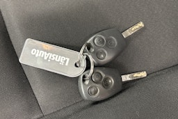 valkoinen Renault Trafic 2018 kuva 25.