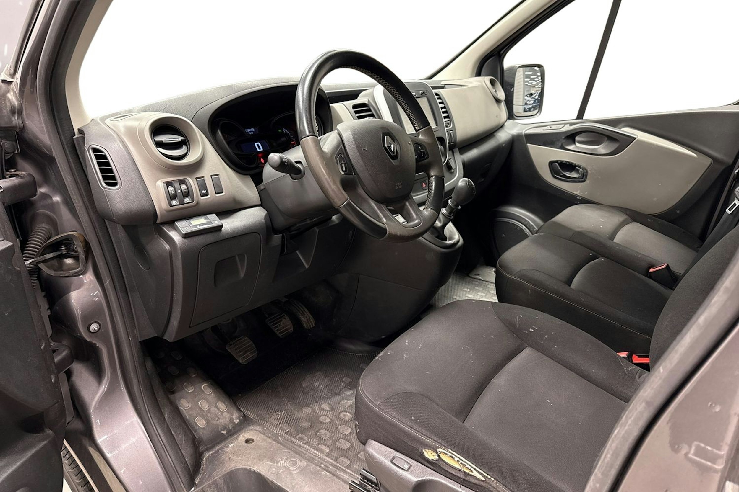 harmaa Renault Trafic 2018 kuva 7.