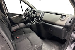 harmaa Renault Trafic 2018 kuva 10.
