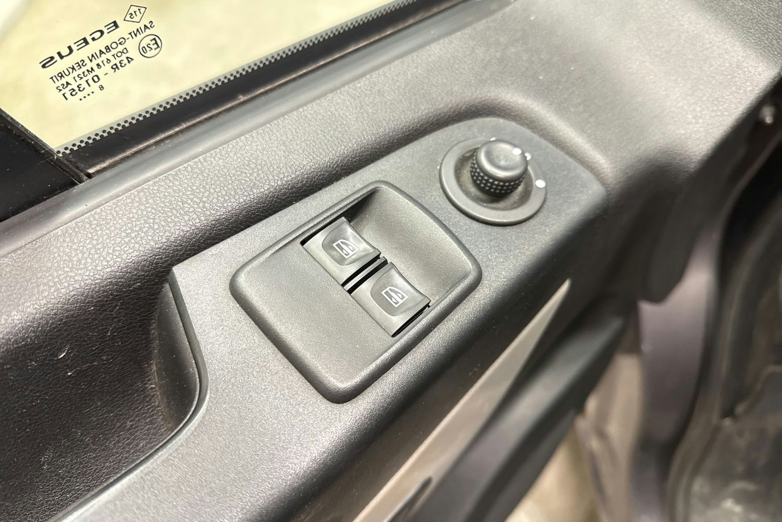 harmaa Renault Trafic 2018 kuva 16.