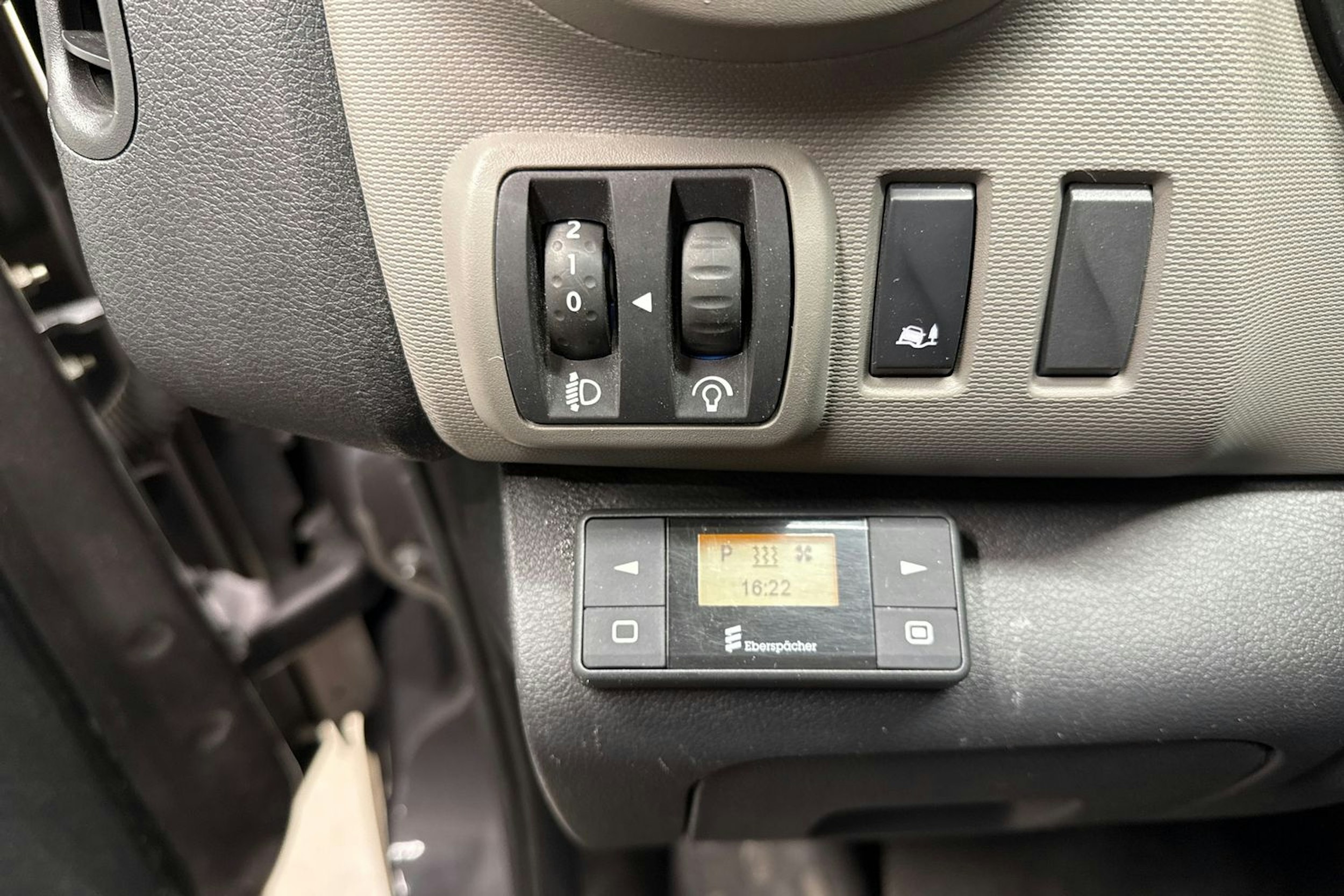 harmaa Renault Trafic 2018 kuva 17.