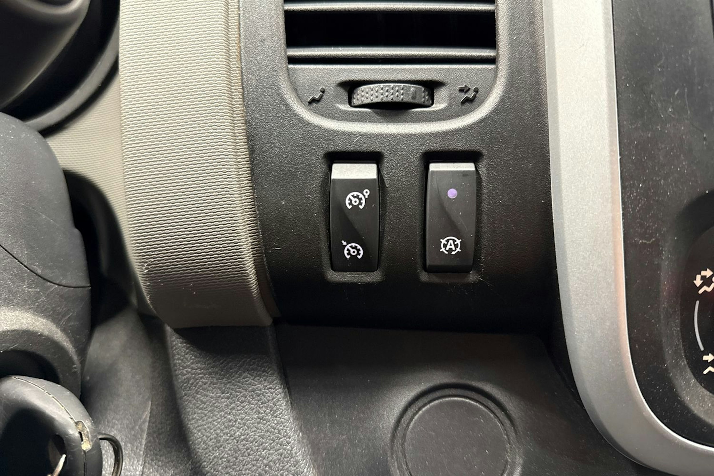 harmaa Renault Trafic 2018 kuva 22.