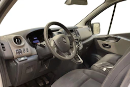 valkoinen Renault Trafic 2018 kuva 3.