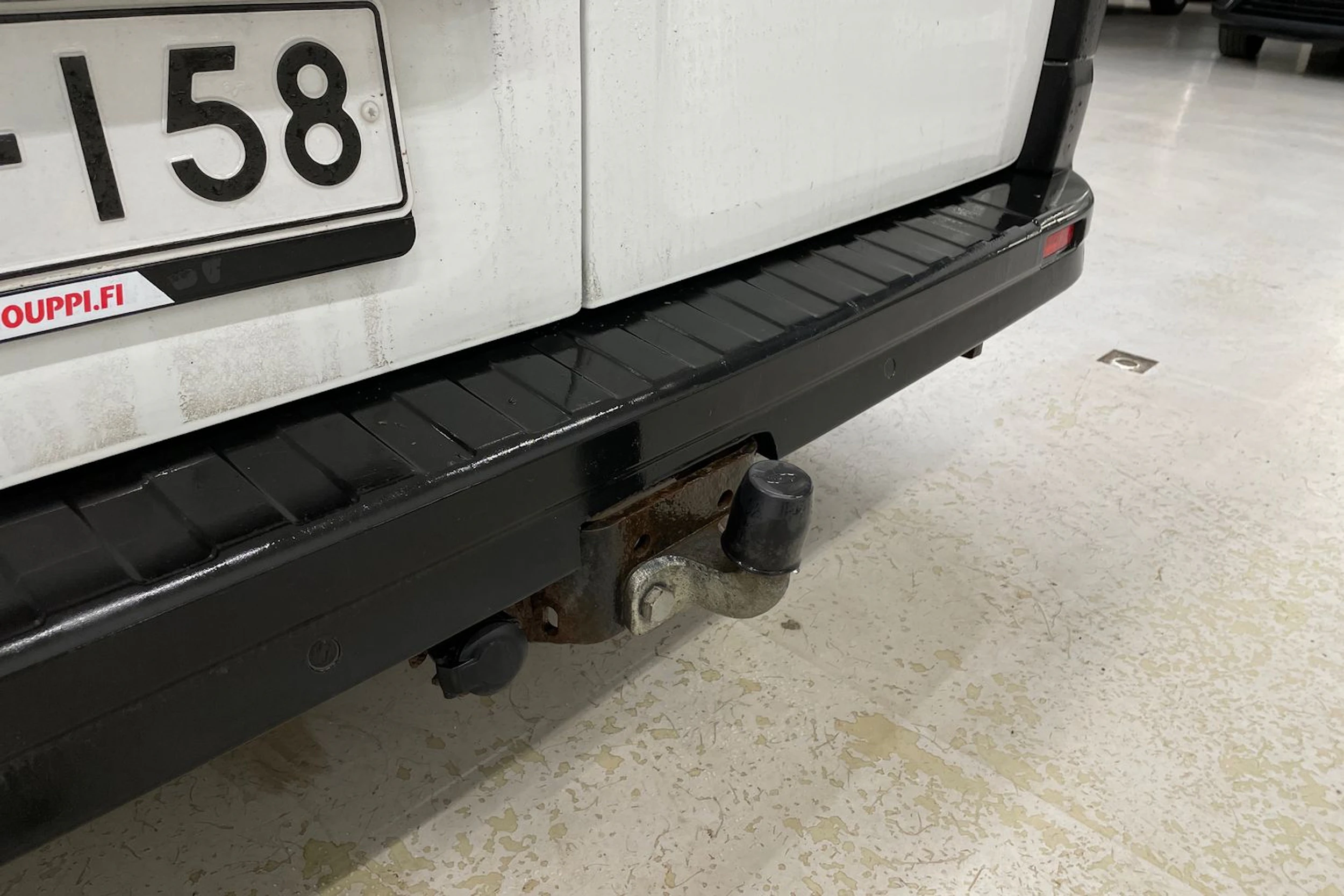 valkoinen Renault Trafic 2018 kuva 5.
