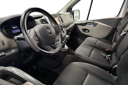 valkoinen Renault Trafic 2018 kuva 3.