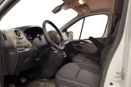 valkoinen Renault Trafic 2018 kuva 3.