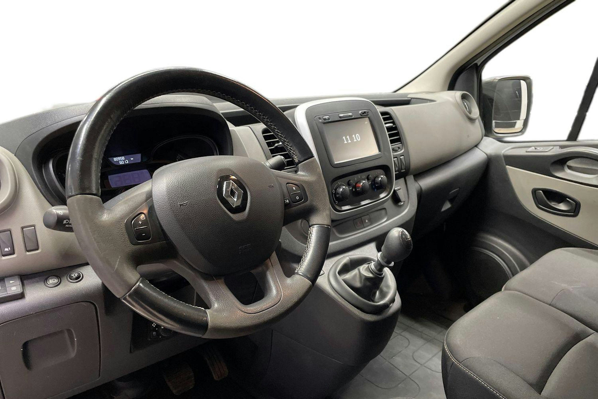 valkoinen Renault Trafic 2018 kuva 9.