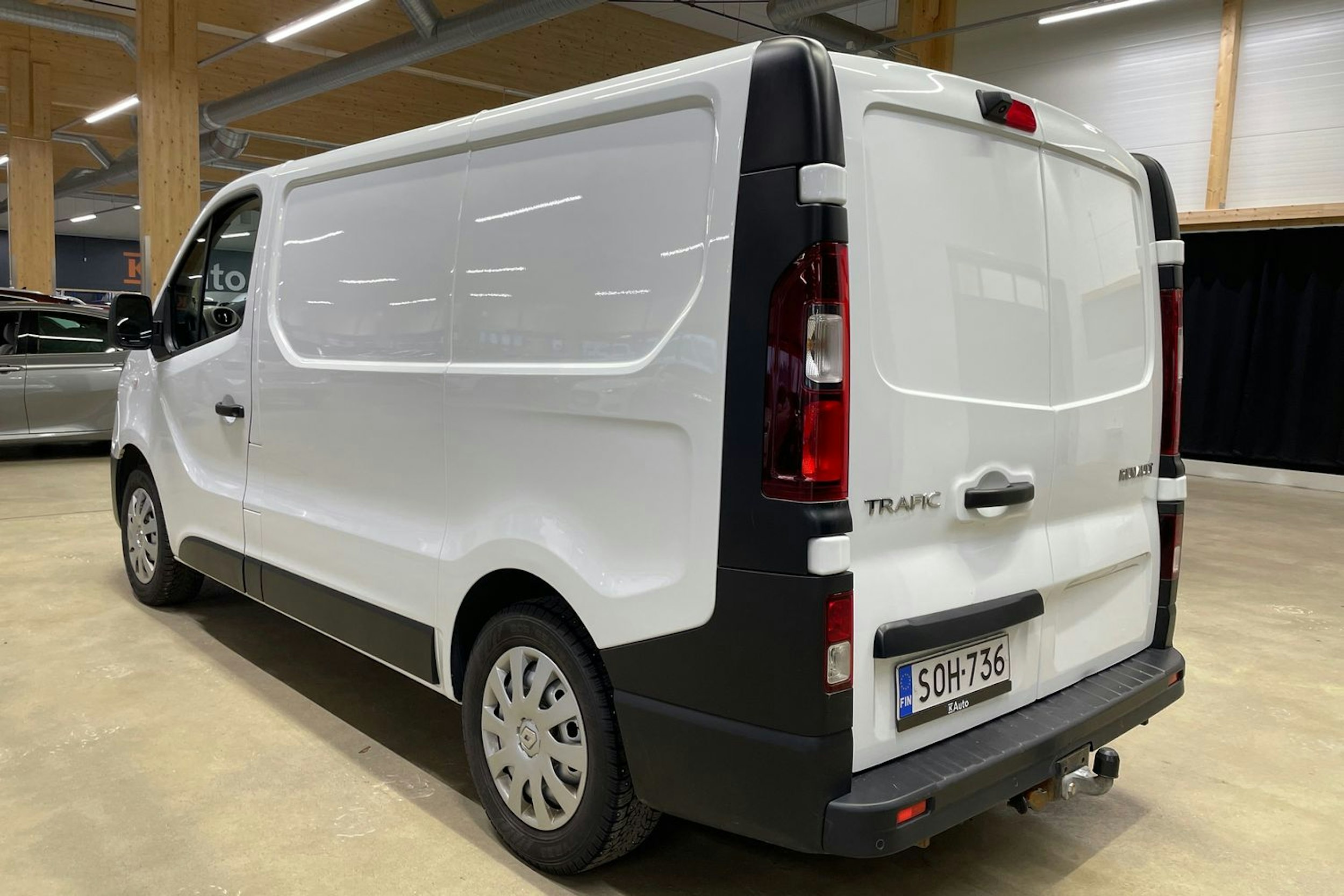 valkoinen Renault Trafic 2018 kuva 15.