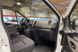 valkoinen Renault Trafic 2018 kuva 16.