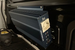 valkoinen Renault Trafic 2018 kuva 20.