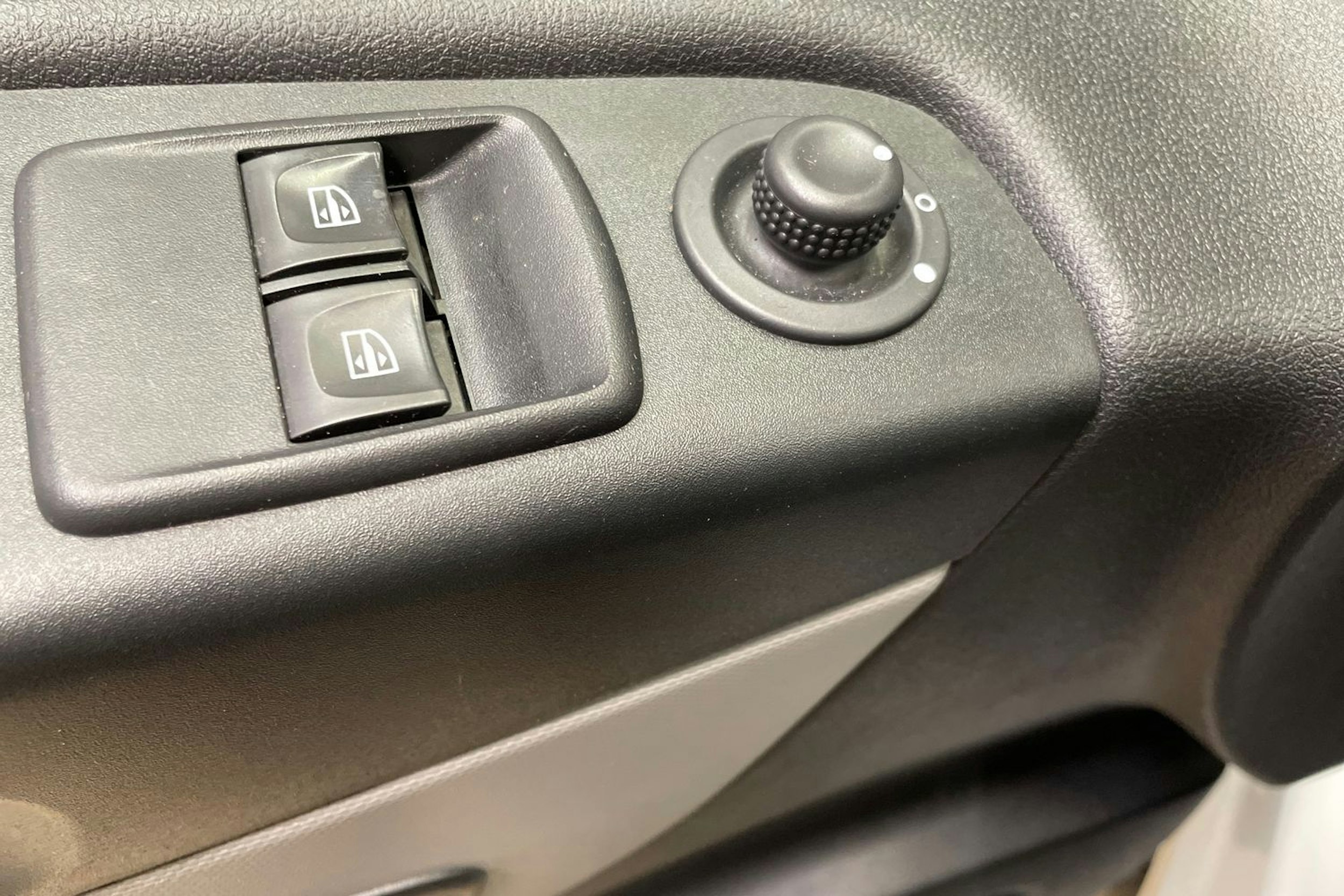 valkoinen Renault Trafic 2018 kuva 26.