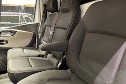 valkoinen Renault Trafic 2018 kuva 27.