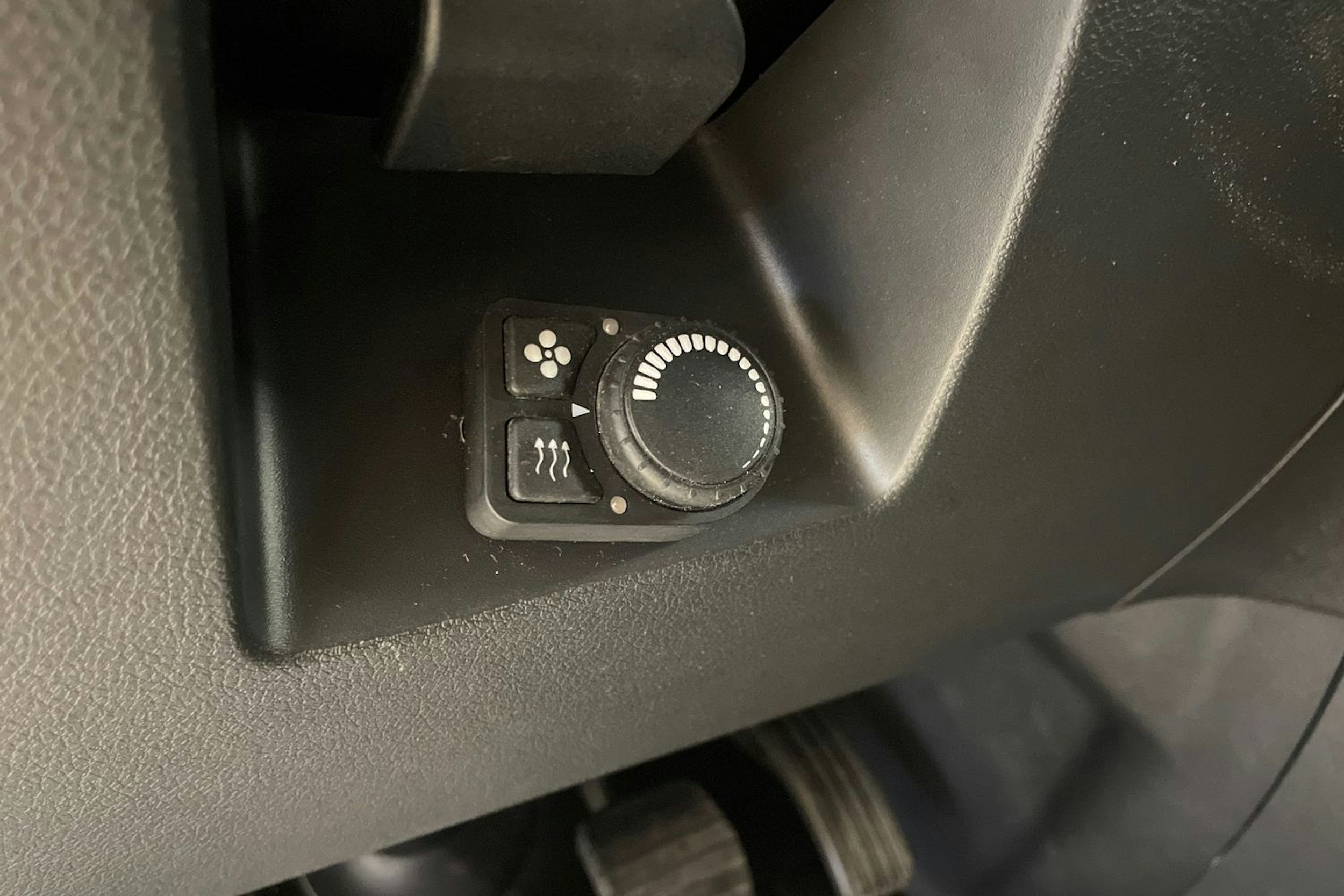 valkoinen Renault Trafic 2018 kuva 30.