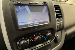 valkoinen Renault Trafic 2018 kuva 35.