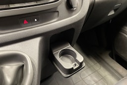 valkoinen Renault Trafic 2018 kuva 38.