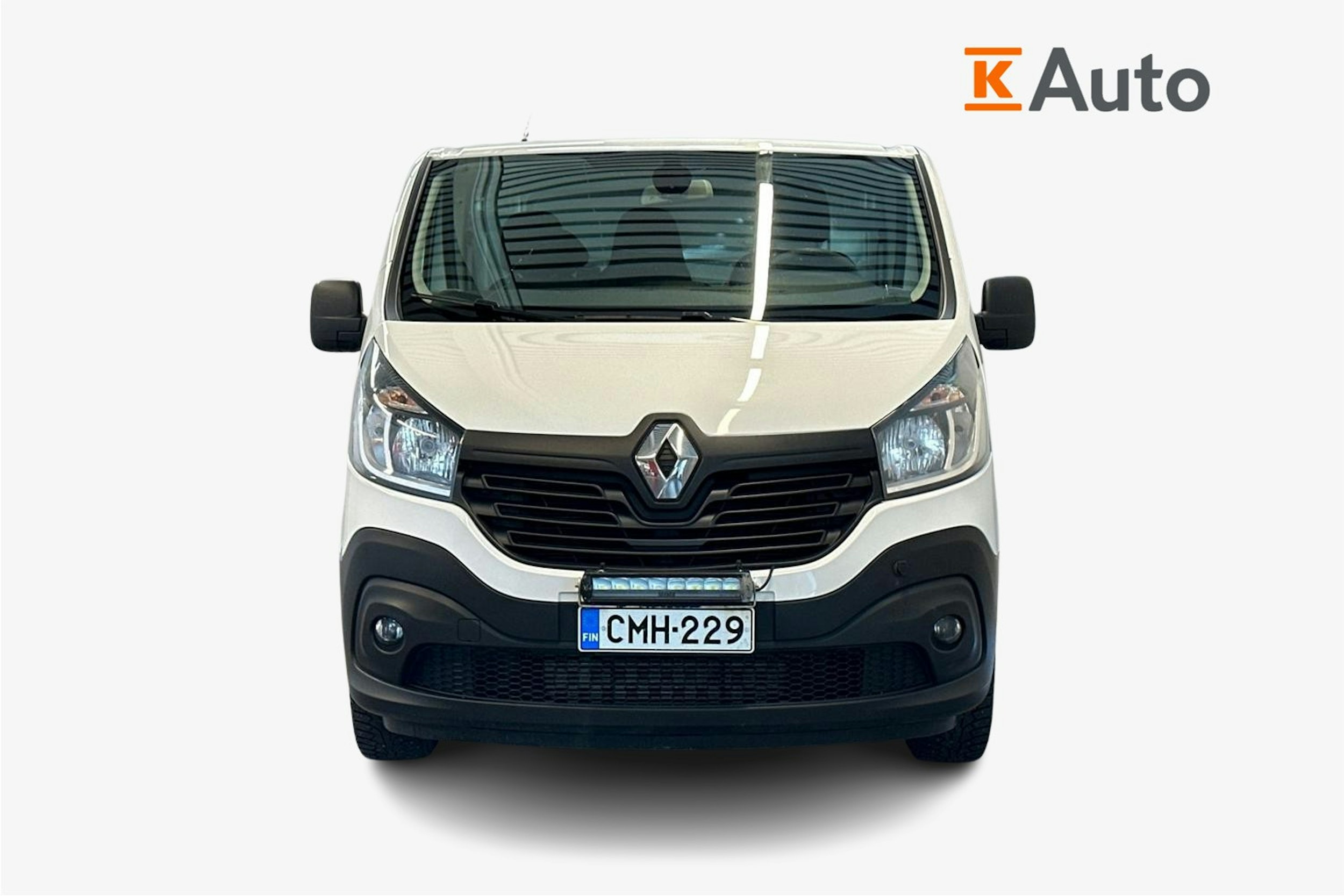 valkoinen Renault Trafic 2019 kuva 5.