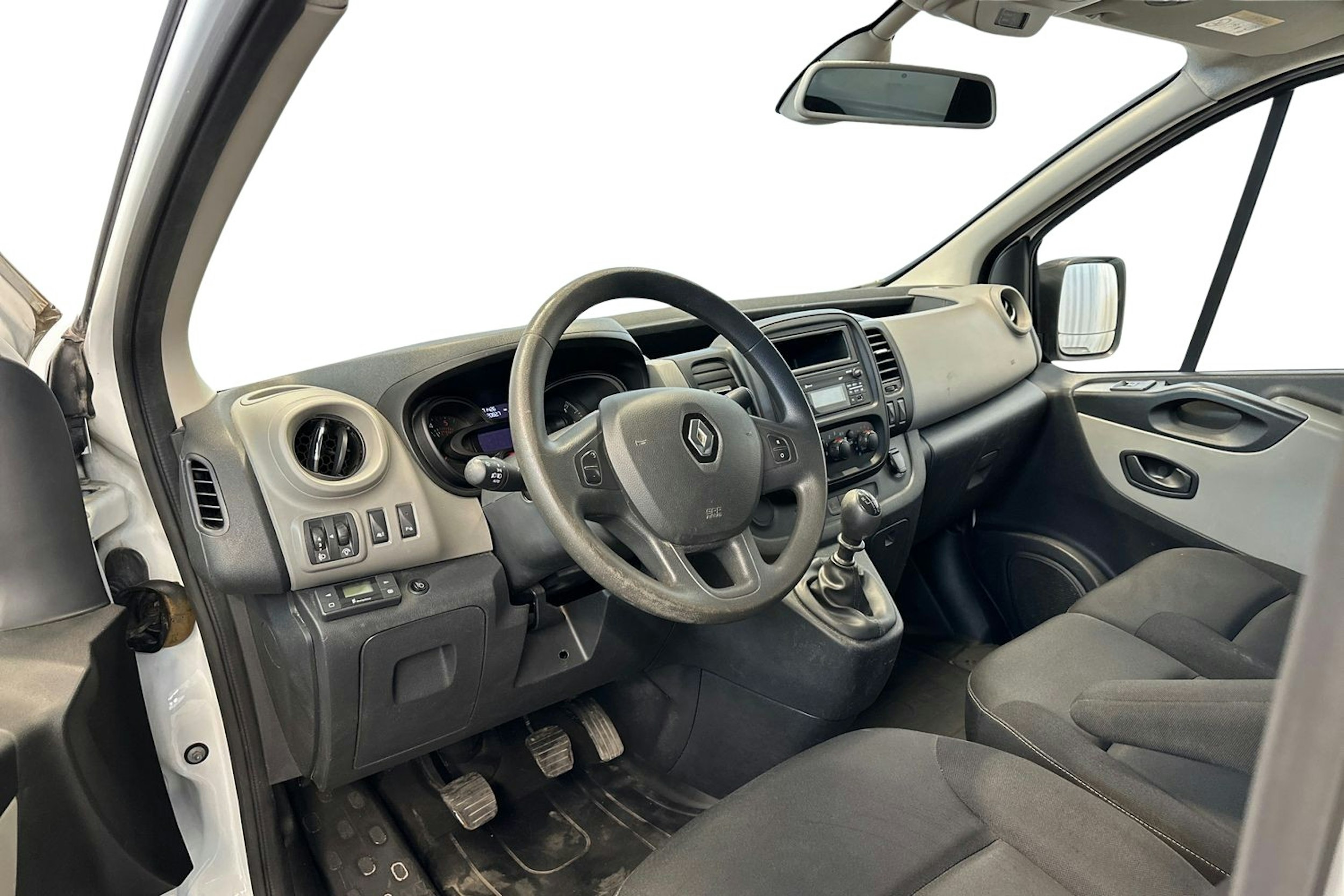 valkoinen Renault Trafic 2019 kuva 7.