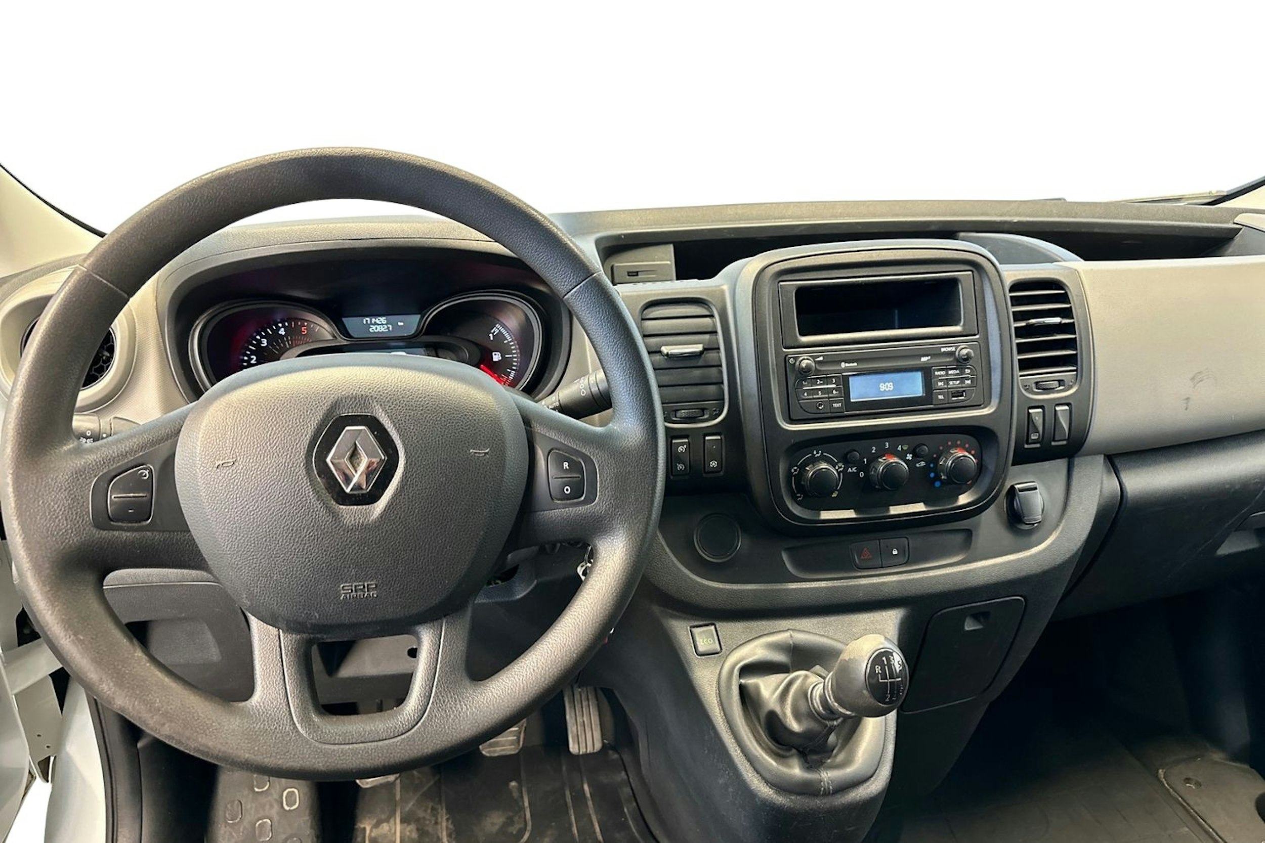 valkoinen Renault Trafic 2019 kuva 9.