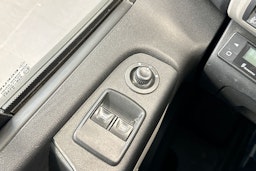 valkoinen Renault Trafic 2019 kuva 13.