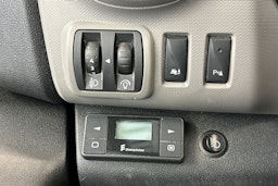 valkoinen Renault Trafic 2019 kuva 14.