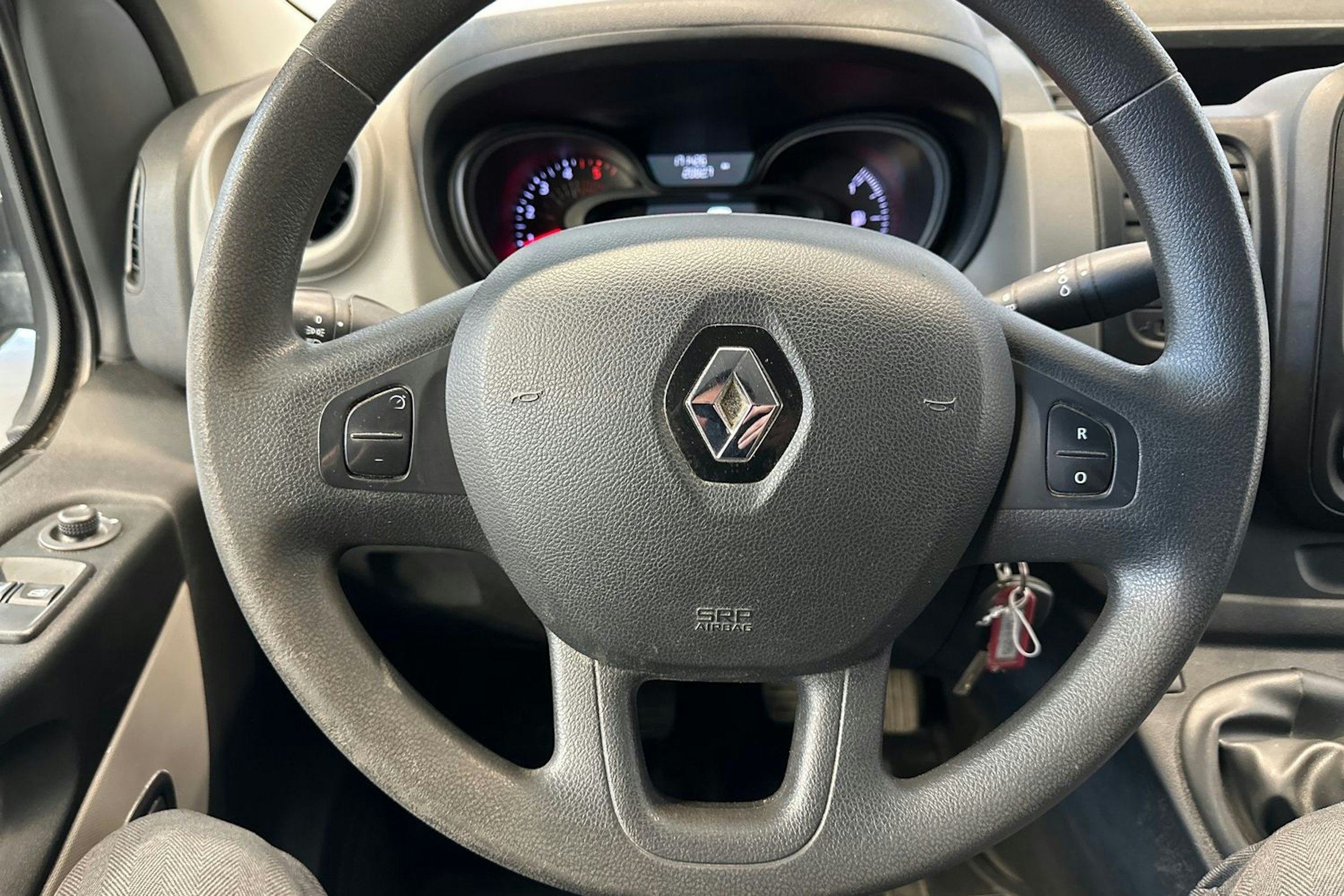 valkoinen Renault Trafic 2019 kuva 15.