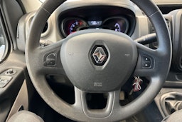 valkoinen Renault Trafic 2019 kuva 15.