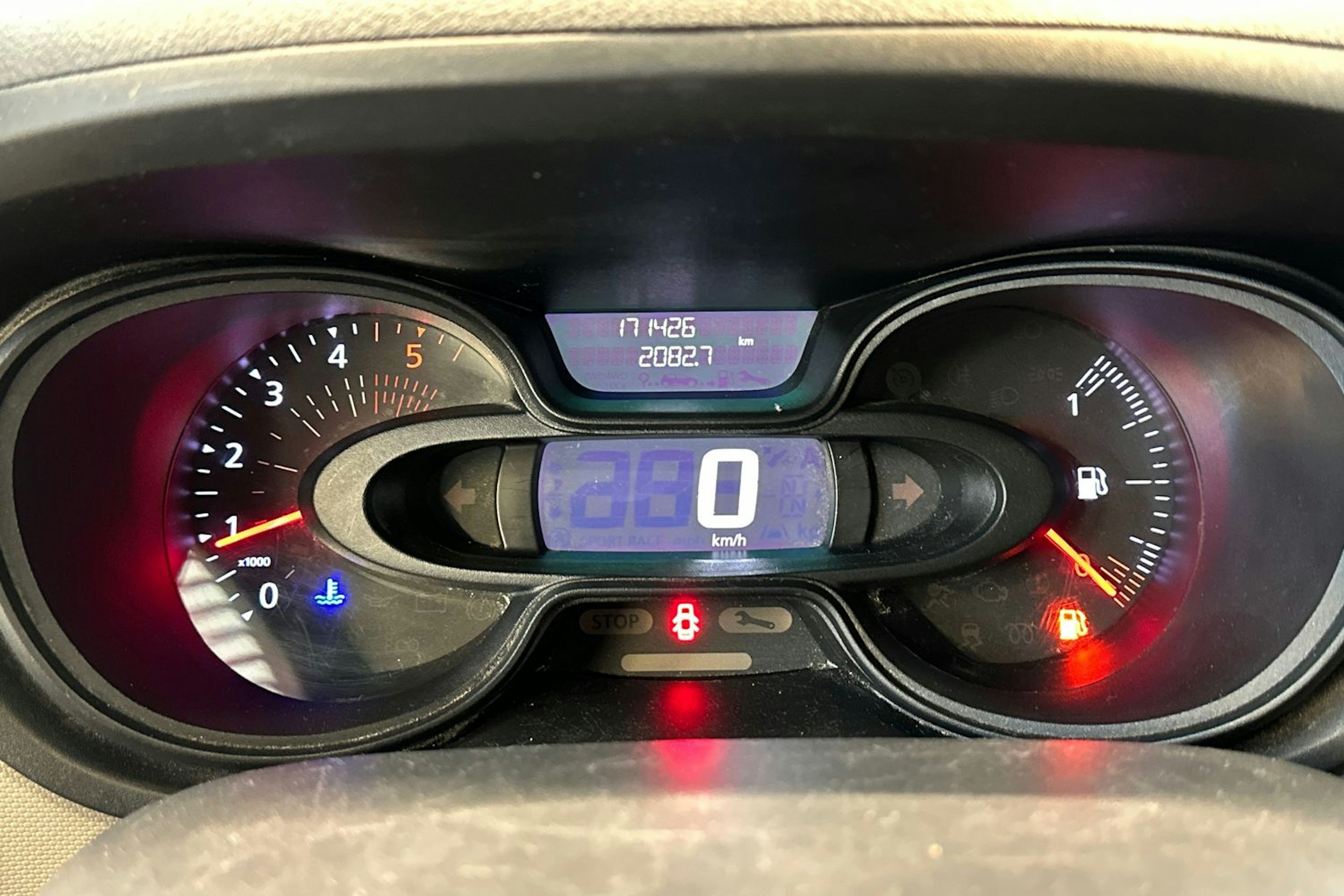 valkoinen Renault Trafic 2019 kuva 16.