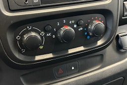 valkoinen Renault Trafic 2019 kuva 19.