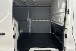 valkoinen Renault Trafic 2019 kuva 23.