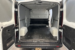 valkoinen Renault Trafic 2019 kuva 24.