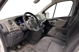 Valkoinen Renault Trafic 2019 kuva 3.