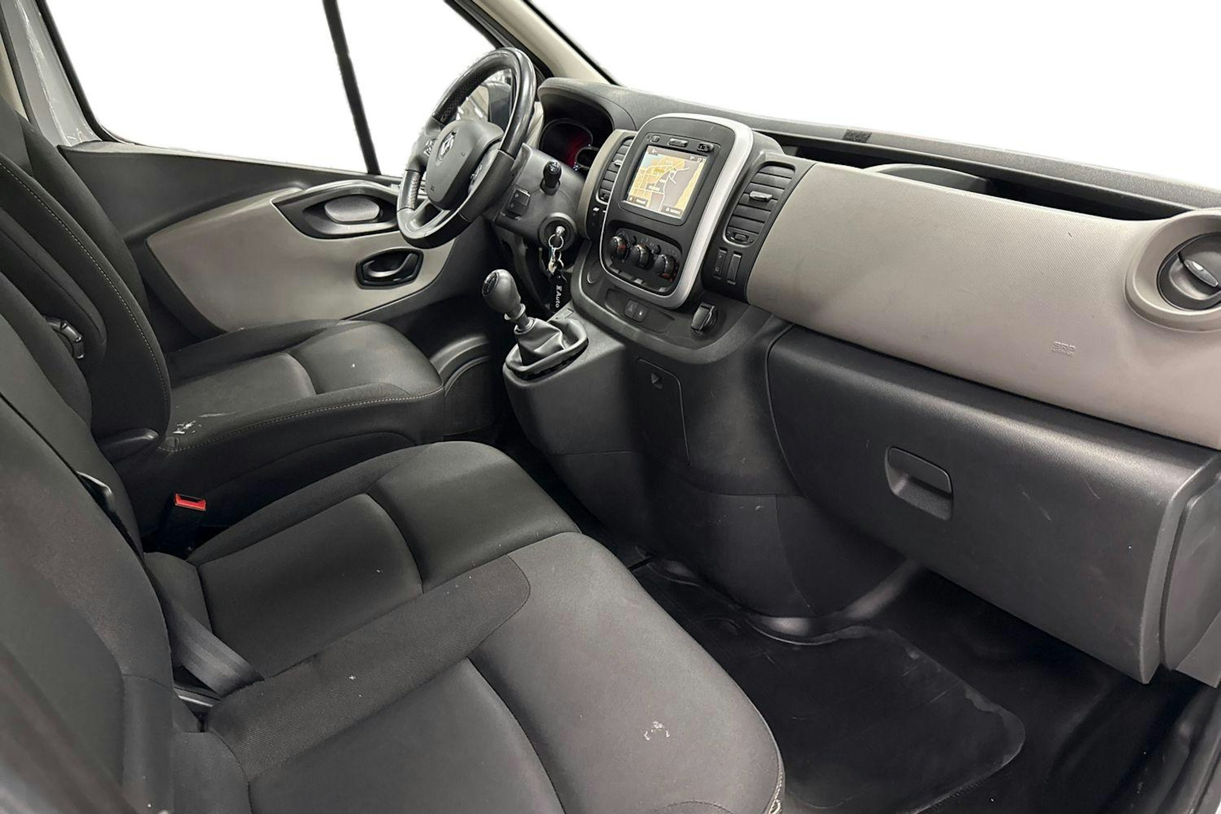 Valkoinen Renault Trafic 2019 kuva 10.