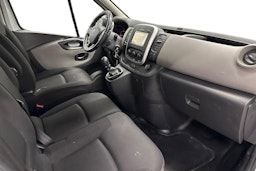 Valkoinen Renault Trafic 2019 kuva 10.