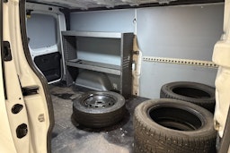 Valkoinen Renault Trafic 2019 kuva 13.