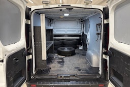 Valkoinen Renault Trafic 2019 kuva 14.