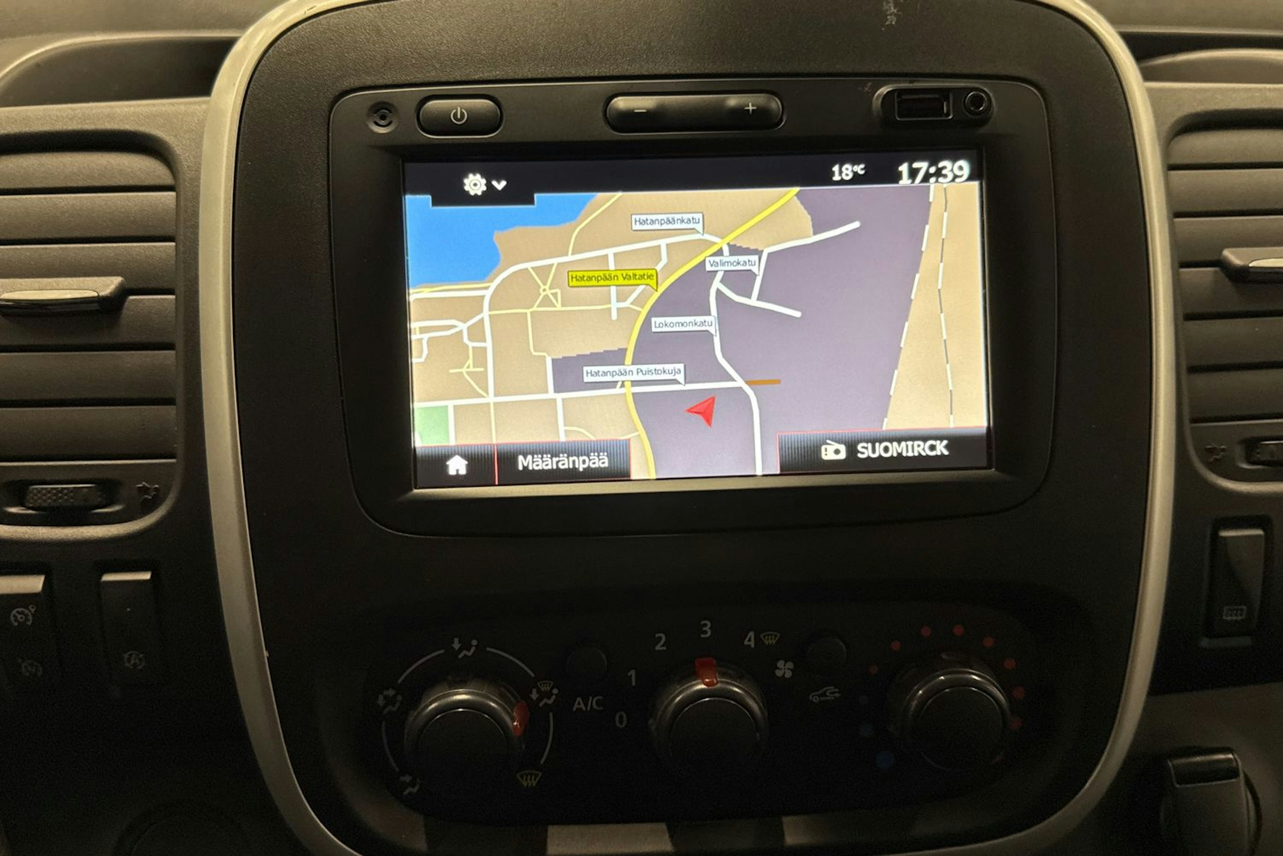 Valkoinen Renault Trafic 2019 kuva 21.