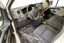 valkoinen Renault Trafic 2019 kuva 3.