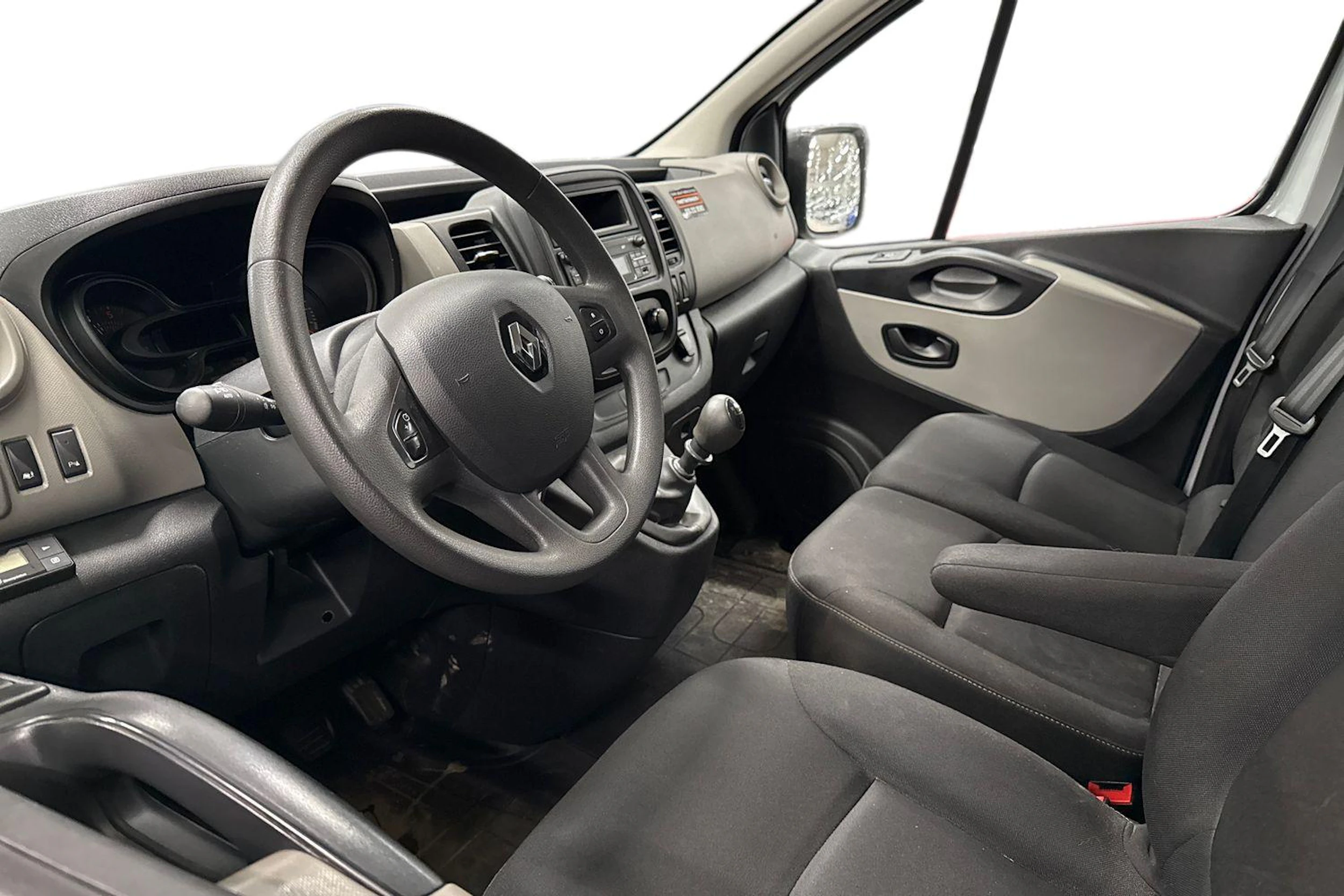 valkoinen Renault Trafic 2019 kuva 3.